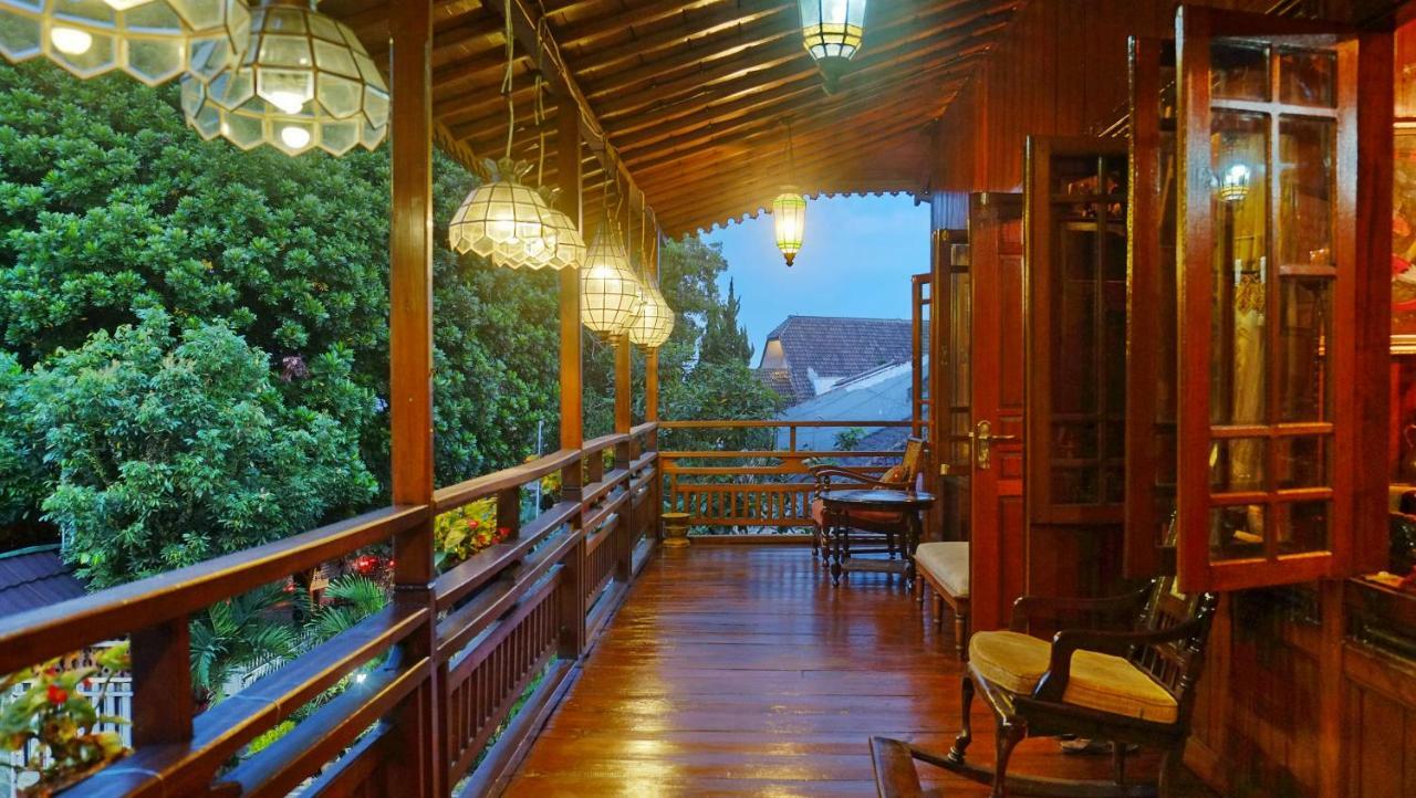 בנדונג Badjoeri Ethnic Wooden Homestay מראה חיצוני תמונה