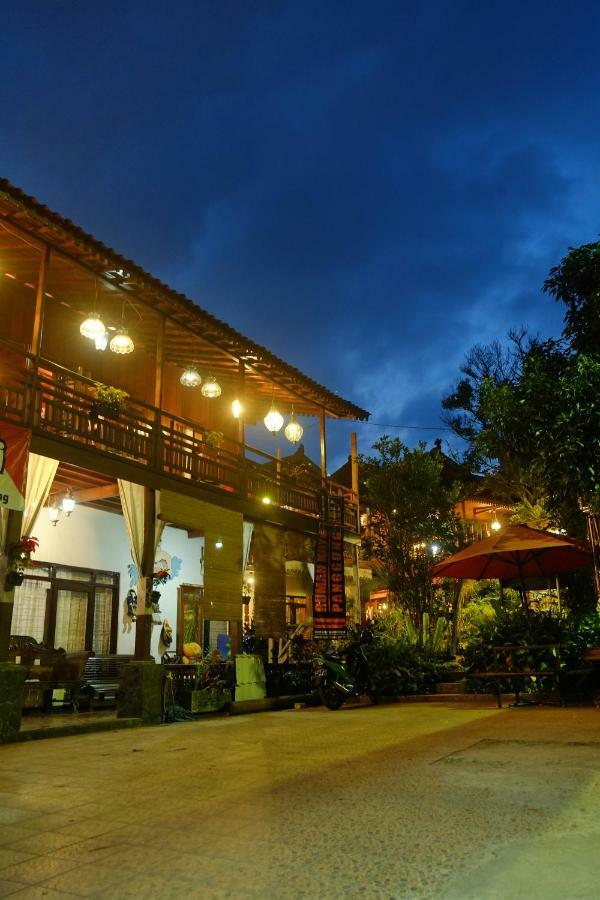 בנדונג Badjoeri Ethnic Wooden Homestay מראה חיצוני תמונה