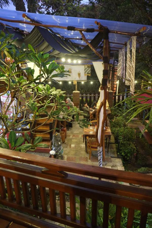 בנדונג Badjoeri Ethnic Wooden Homestay מראה חיצוני תמונה