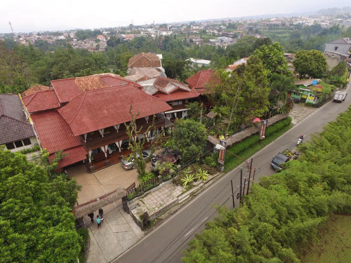בנדונג Badjoeri Ethnic Wooden Homestay מראה חיצוני תמונה