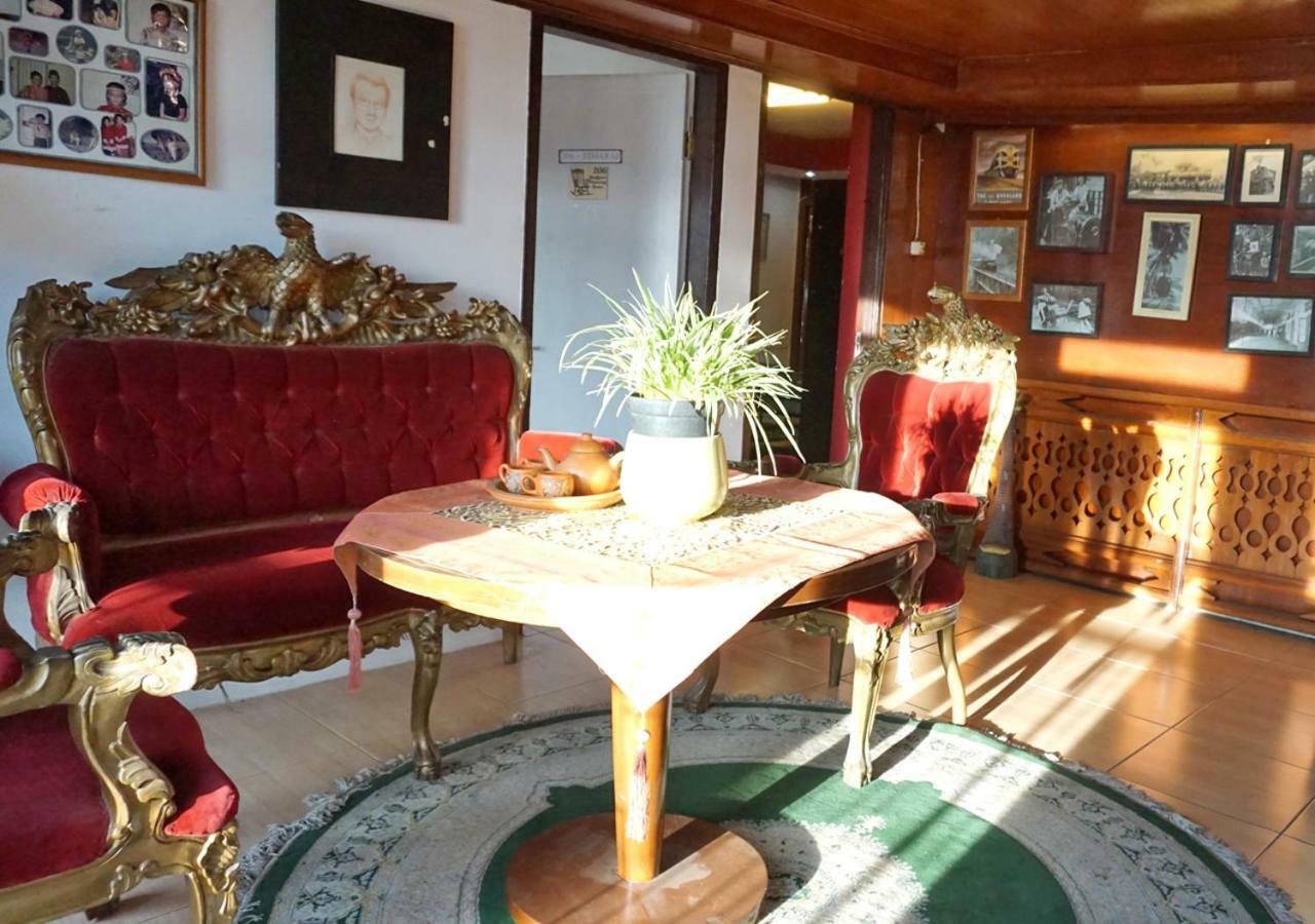 בנדונג Badjoeri Ethnic Wooden Homestay מראה חיצוני תמונה